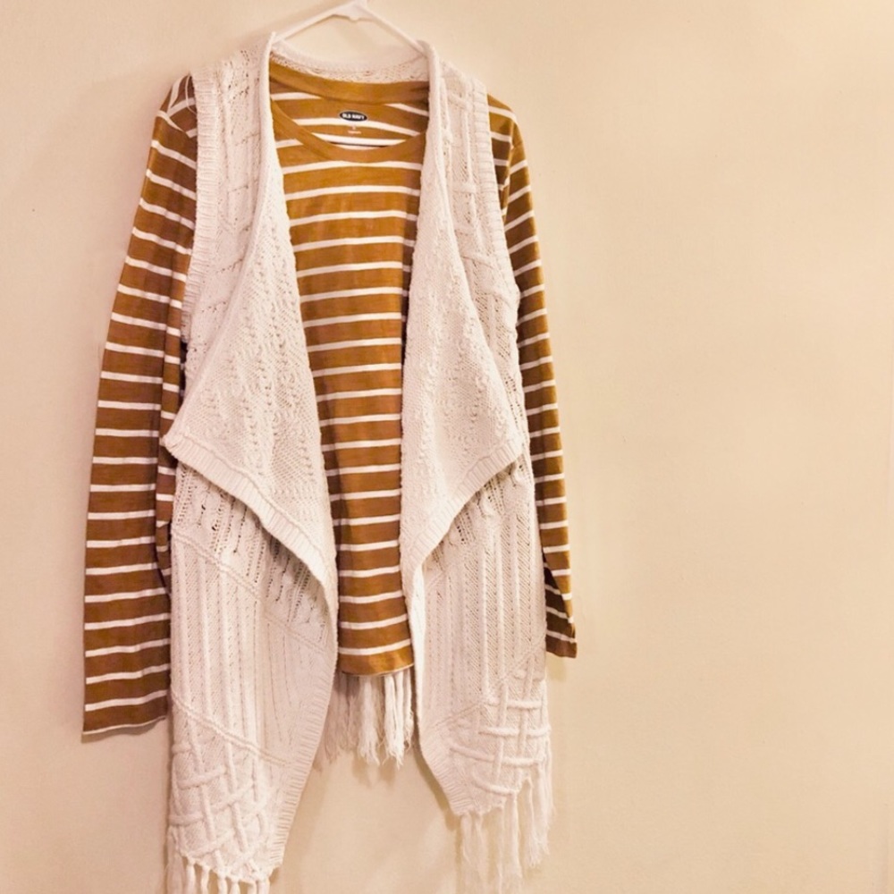 *SALE* Crochet fringe vest EUC.